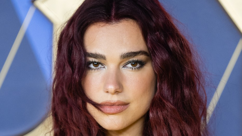 Nem csak Dua Lipa, a párja is stílusos