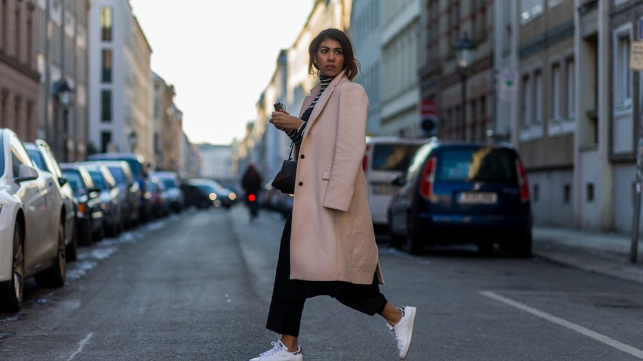 A Prada és az Adidas szerelemgyerekét látnod kell: sneaker és pénztárca egyben