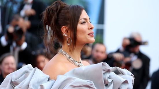 Ashley Graham bebizonyította, hogy a meztelenruha S-es méret felett is jól áll egy nőnek