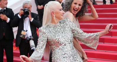 A 77 éves Helen Mirren főnixként tündökölt új filmje premierjén