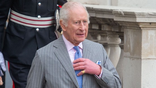 Mi történhetett? A palota közölte: Károly király kihagyja a pápa beiktatási szertartását