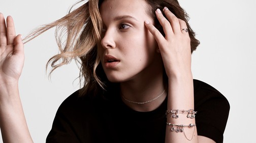Mostantól biztosan Pandora ékszereket vásárolsz majd: Millie Bobby Brown a márka új arca