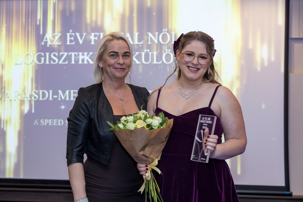 Az Év Fiatal Női Logisztikusa díjat Varasdi-Mestyán Gitta a tavalyi díjazottól, Balogh Ágotától, a Royal Sped vezérigazgatójától vehette át.