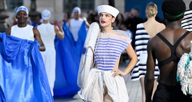 Palvin Barbara és Dylan Sprouse úgy flörtölnek, ahogy senki