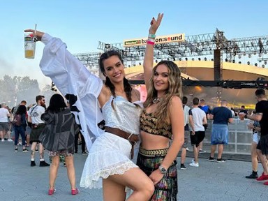 Gelencsér Tímea és Tolvai Reni a Balaton Soundon bulizik, és nem is akármiben!