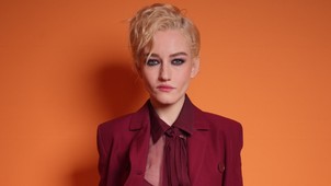 Az Inventing Annából is ismert Julia Garner áttörést jelentő szerepét a festészet és az ökölvívás inspirálták