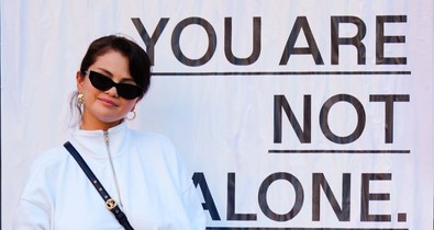 Selena Gomez beleállt a testszégyenítés kérdésbe, és nem húzza be többé a hasát