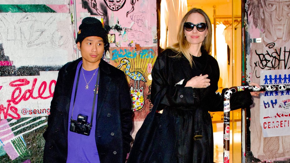 Angelina Jolie és Brad Pitt 20 éves fiát azonnal kórházba kellett szállítani