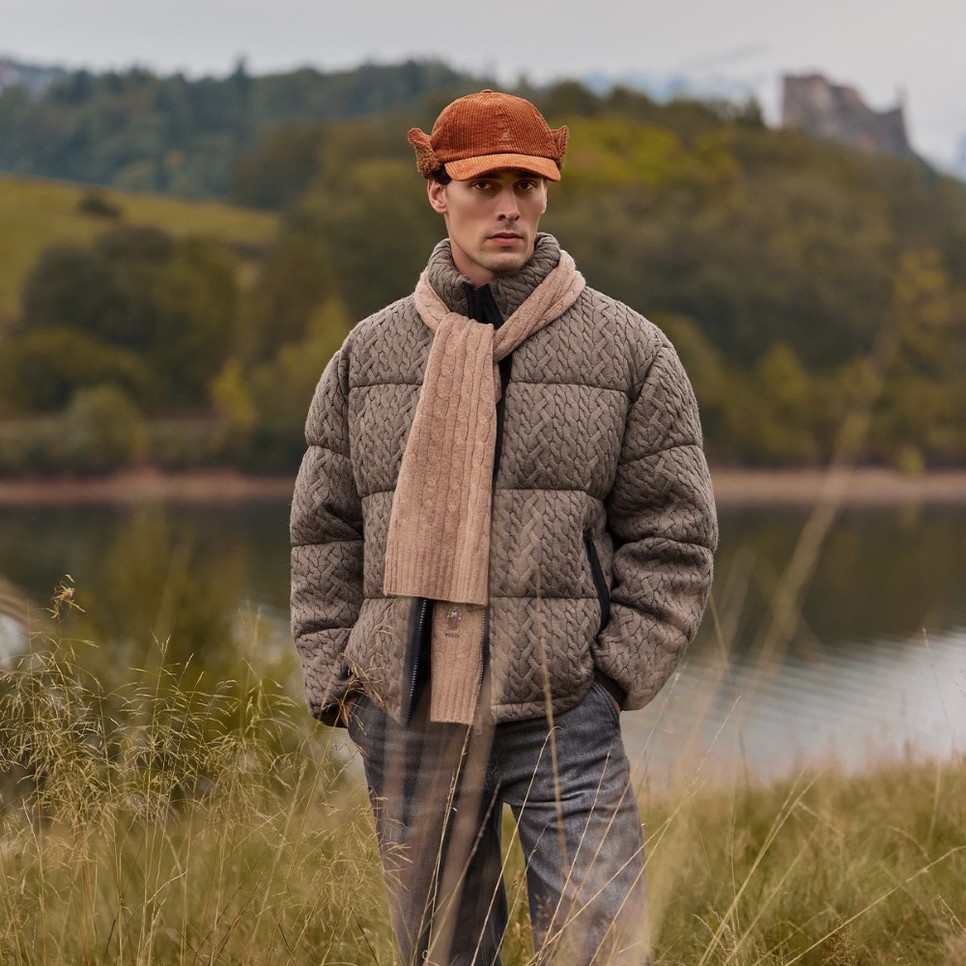 Ha rövidebb, derékig érő darabot veszel, a szélesebb nadrágok és feltűnőbb cipők is jól mutatnak mellette.