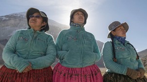 A határok igenis átléphetők – szoknyában is: a Cholita hegymászók története