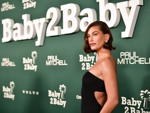 Hailey Bieber még a templomba is nadrág nélkül megy, és nem kér érte elnézést