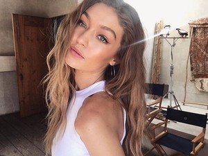Ilyen lenne Gigi Hadid egy egyszerű pincérnőként