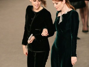 Kristen Stewart és Julianne Moore a legdögösebb bársonyban