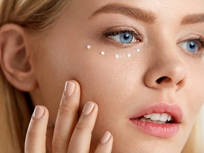 Zavarnak a sötét karikáid? Ezeket a szemkörnyékápolókat neked találták ki!