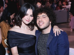 Selena Gomezt eljegyezték, ráadásul olyan gyűrűvel, aminél még nem láttunk szebbet