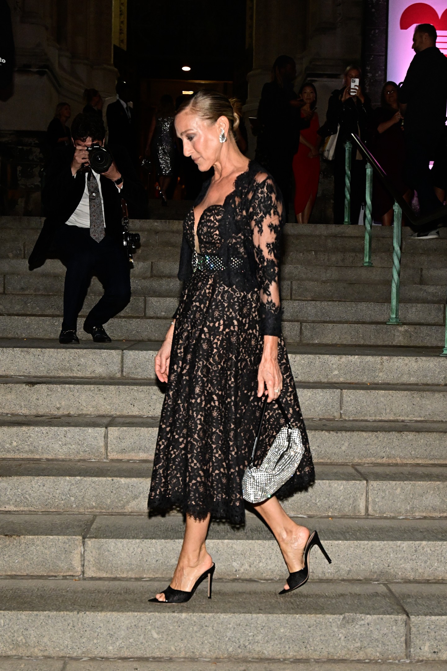 Sarah Jessica Parker bebizonyította, hogy a pucérruha 50 felett is lehet dögös és önazonos. Ez a ruha nem mást, mint egy Michael Kors.