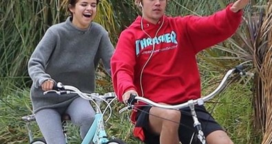 Justin Bieber csak arra vár, hogy Selena kimondja: hivatalosan is járnak!