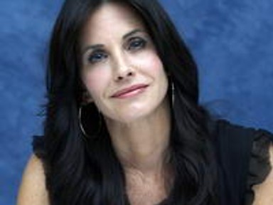 Courtney jótékony ékszerei