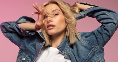 Hailey Bieber-rel ünnepli a Levi`s az 501-es napot