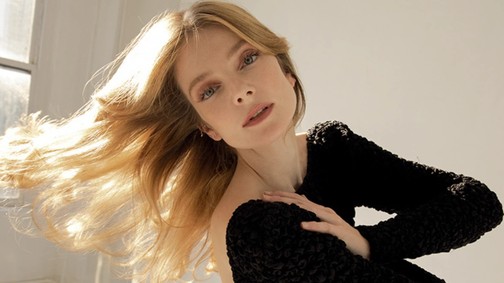 Mihalik Enikő félmeztelenül pózol legújabb fotóin, csak úgy árad belőle a felszabadultság