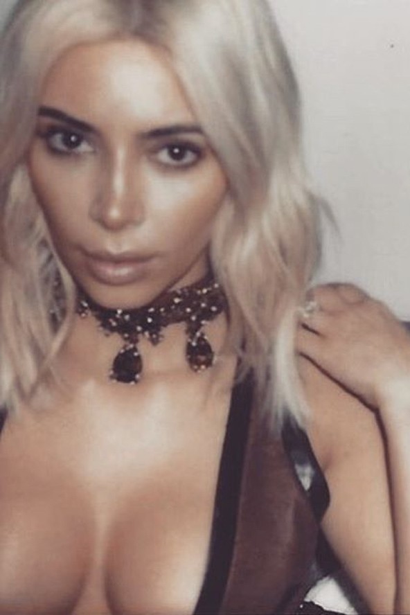 kim kardashian, twitter, közösségi média, meztelen szelfi, pucér szelfi, poszt, chloe grace moretz, bette midler, beszólás, botrány