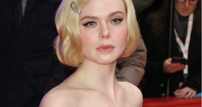 Elle Fanning eddigi vörös szőnyeges pályafutásának legcsodálatosabb ruhájában