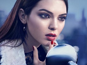 Itt van Kendall Jenner milliódolláros kampánya