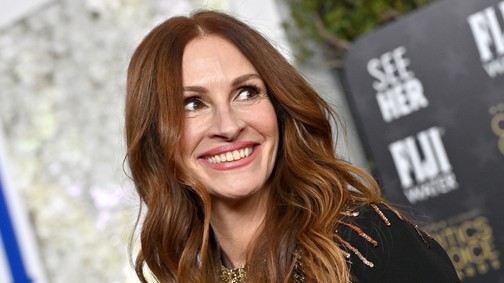 Julia Roberts 56 évesen tündököl a Vogue címlapján