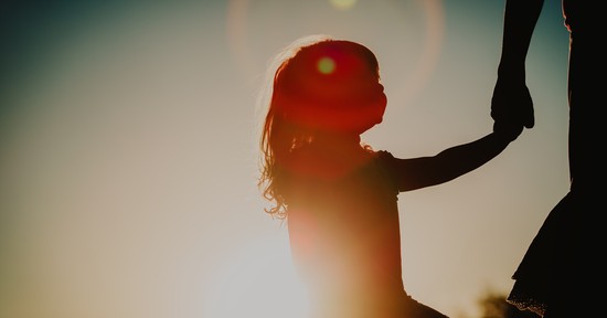 Szeretetből teszed tönkre a gyereked jövőjét a Facebookon, és még csak nem is tudsz róla