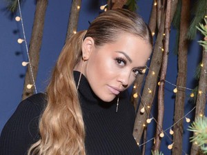 Rita Ora nem kell mindig a cici, így is szuperül nézel ki