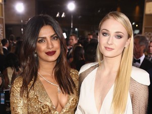Priyanka Chopra és Sophie Turner összeöltözött duplarandijukra