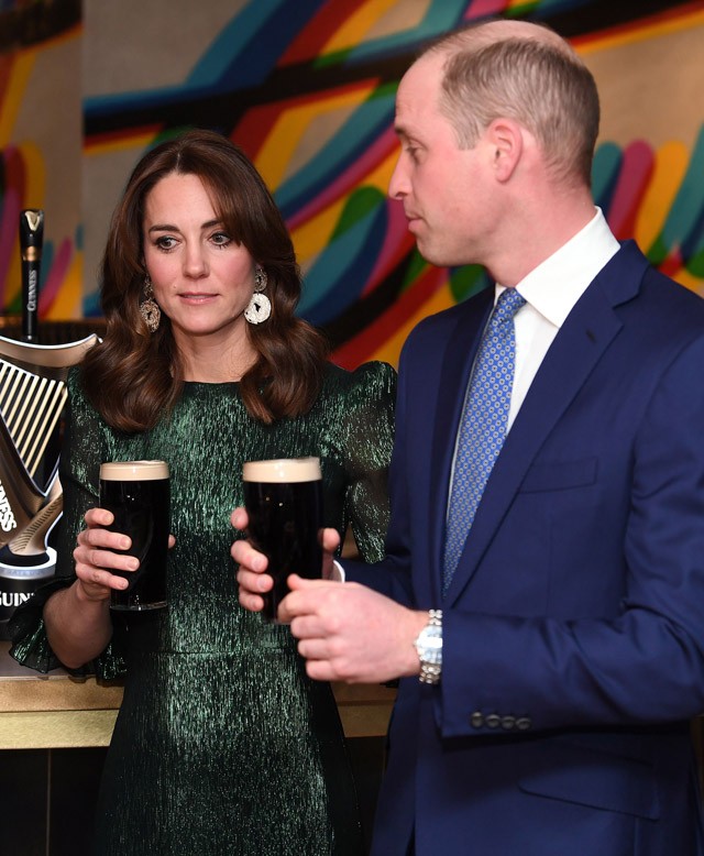 Katalin hercegné élete legszebb ruhájában ment sörözni