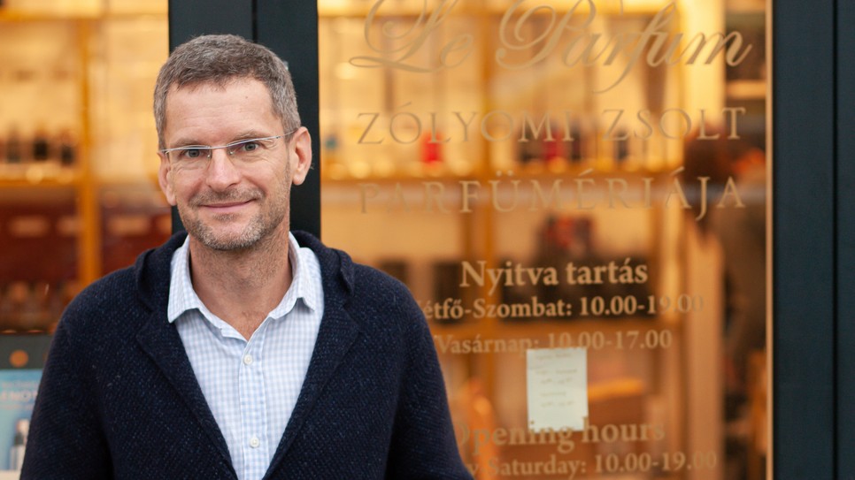 Zólyomi Zsolt parfümőr hisz abban, hogy 2024-ben a luxus minden réteg számára elérhető lehet