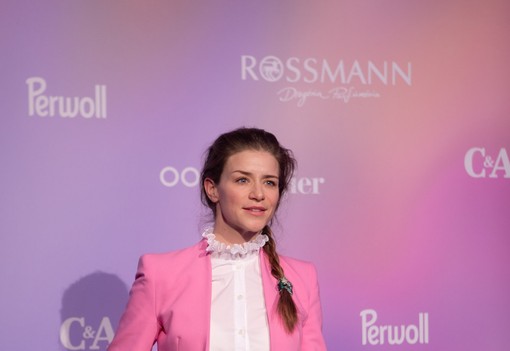 Borbély Alexandra, Nyári Dia és Tóth Vera Greta Garbo nyomában jártak a GLAMOUR Women of the Year gálán - Glamour