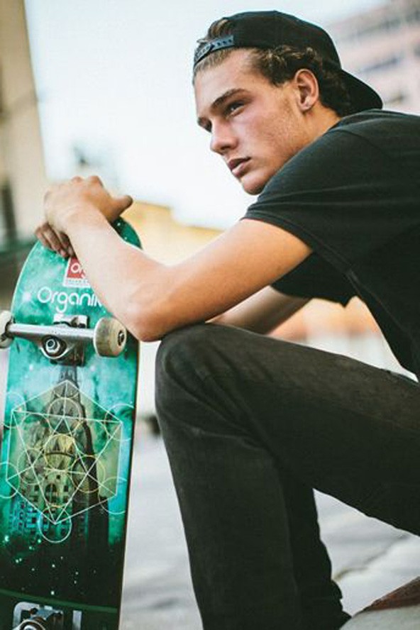 Hajléktalan srácnak szerzett modellmunkát Kendall és Gigi