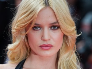 Eszméletlen menő vagy kínos? A hajszínét változtatta a sztárcsemete a ruhájához