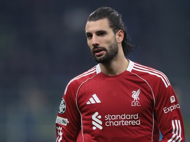 Szoboszlai Dominik és Buzsik Borka karácsonyi családi fotója minden képzeletet felülmúl, elképesztően édes a kislányuk