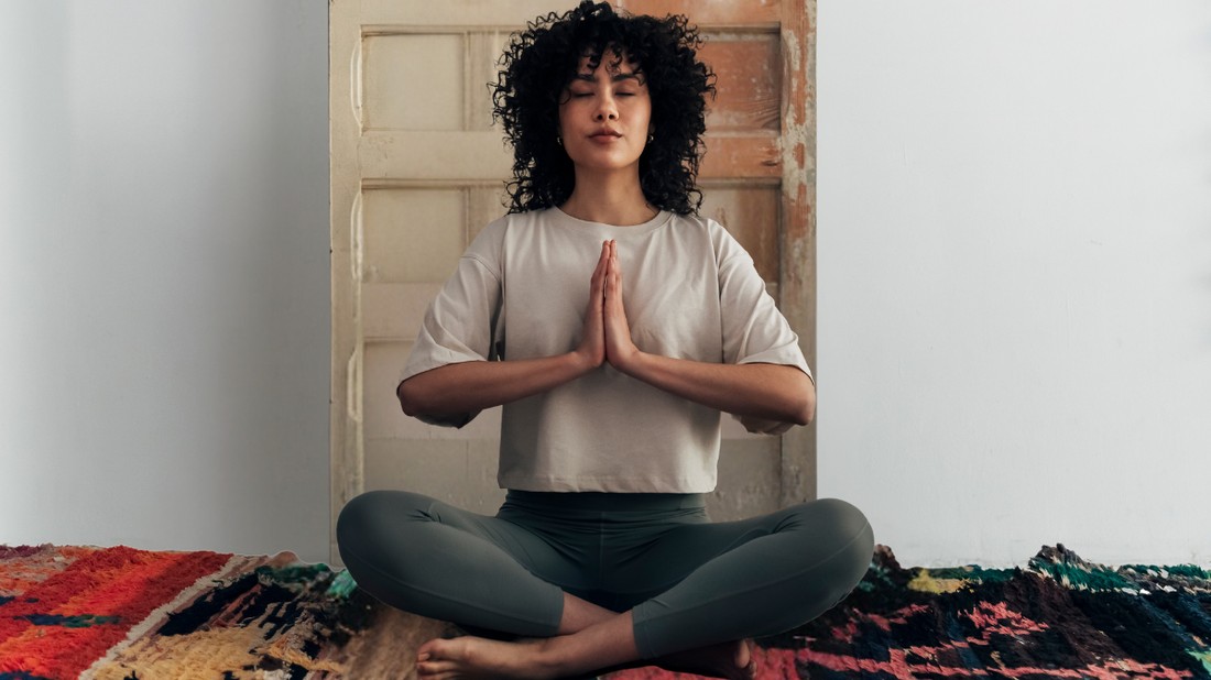 Több típusú meditáció létezik, és nem kell órákat tölteni vele naponta, hogy érezd a pozitív hatásait
