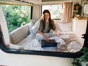 Miért kuksolnál egy irodában, ha dolgozhatsz a tengerpart mellől is? Mindent a digitális nomád életmódról