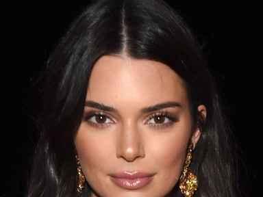 Kendall Jenner kivételesen egy cuki szettet választott