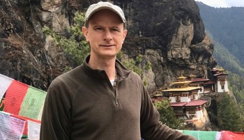 Ahol a boldogság nem statisztika, hanem törvény - Beszélgetés Bhutánról Valcsicsák Zoltánnal