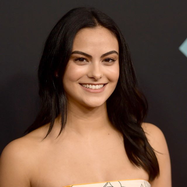 Camila Mendes a Peoples` Choice Awards-on