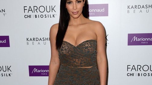 Ezt az unalmas szettet, Kim Kardashian!