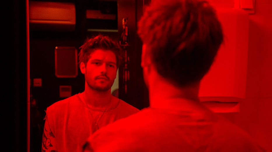 „Még nem jött szembe velem olyan színházi szerep, amiért beáldoztam volna a szabadságomat” - interjú Miller Dáviddal