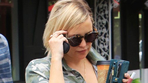 Bikiniben lazul óriási pocakkal Kate Hudson