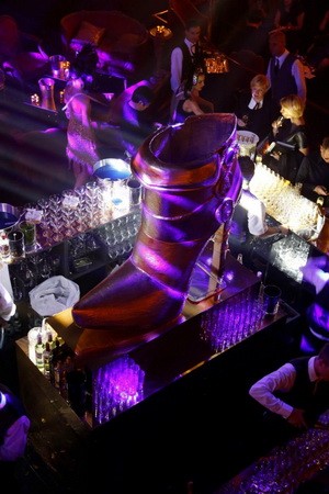 Na de hogy kerül a csizma az asztalra? :)