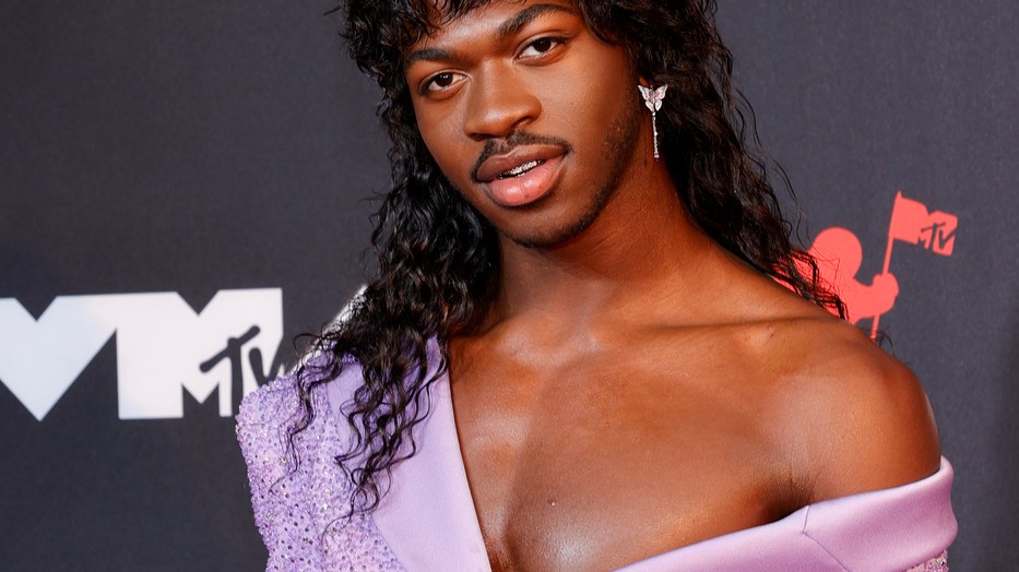 Lil Nas X Hamupipőke ruhában érkezett a 2021-es MTV VMA gálára