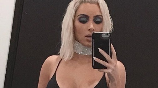 Kim Kardashian még sosem volt ilyen vékony: 60 centis a dereka!