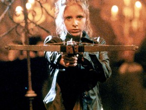 Sarah Michelle Gellar felvette ezt az ikonikus Buffy-ruhát 23 év után, és még mindig tökéletesen jó rá