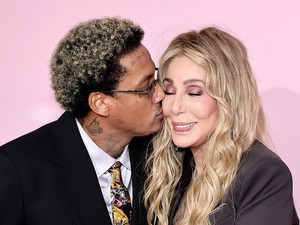 Itt tart most Cher és 40 évvel fiatalabb párja kapcsolata, ő maga vallott róla